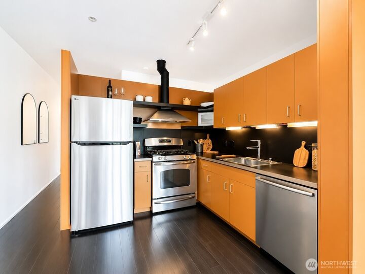 Property Photo: 1111 E Pike Street 303 WA 98122