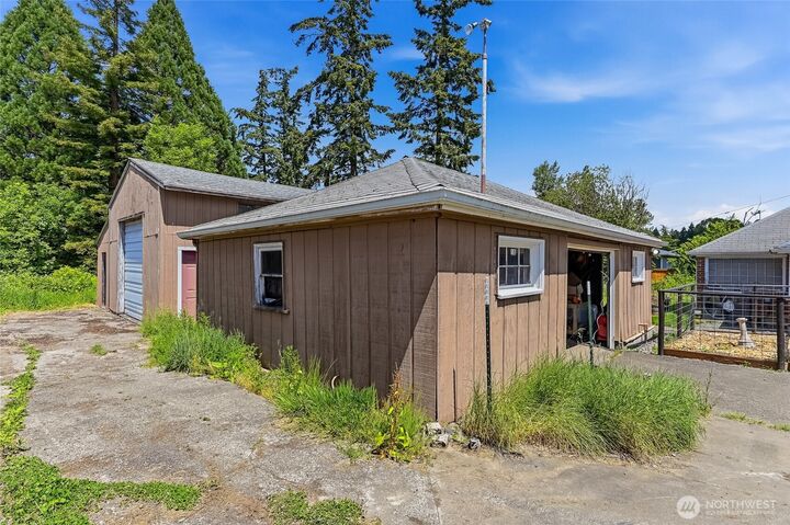 Property Photo:  1805  80th Street E  WA 98404 