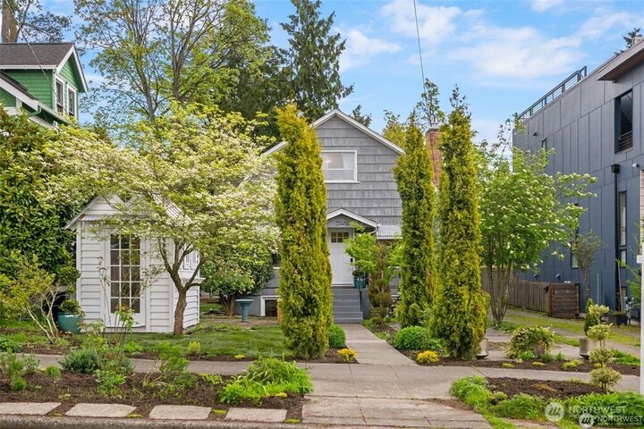 Property Photo:  5548  27th Avenue NE A  WA 98105 