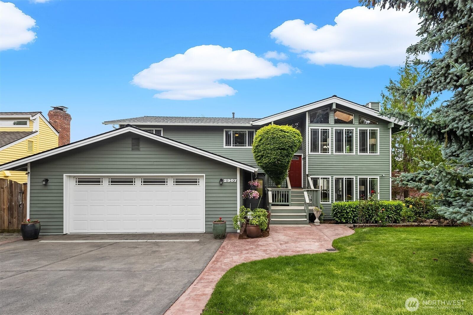 Property Photo:  2907  Cedar Avenue S  WA 98055 