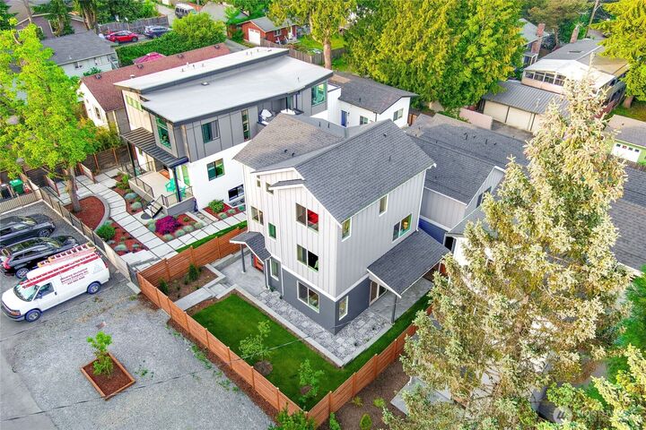 Property Photo:  10708  Linden Avenue N  WA 98133 