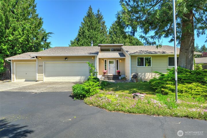 Property Photo:  4013  Creek Place  WA 98273 