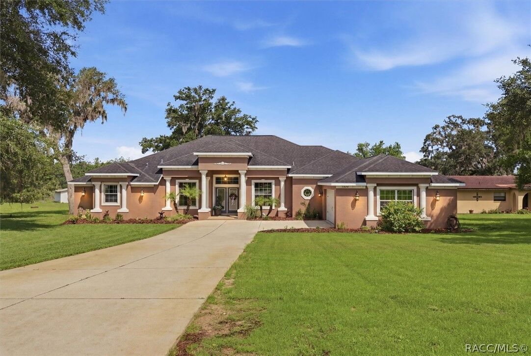 Property Photo:  3028 S Davis Lake Drive  FL 34450 