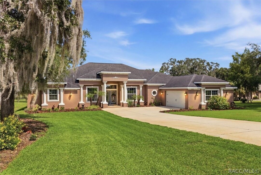 Property Photo: 3028 S Davis Lake Drive FL 34450