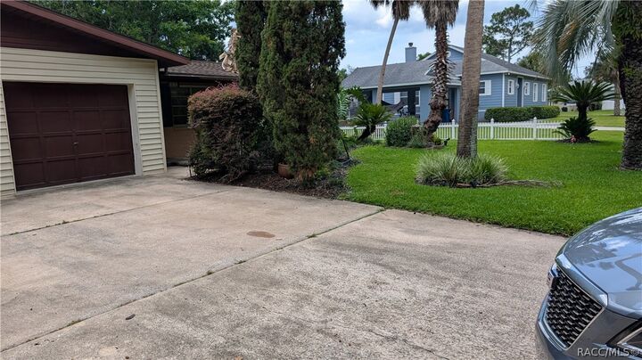 Property Photo: 812 NW 6th Street FL 34428