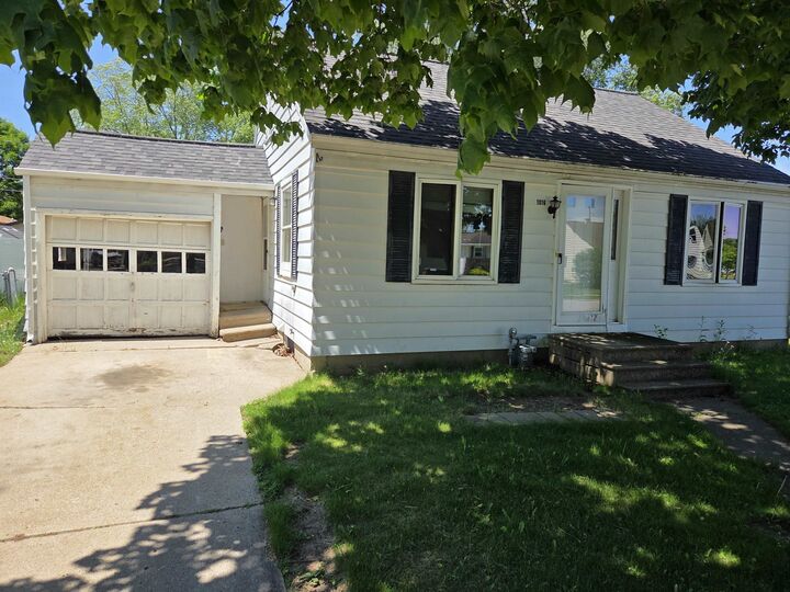 Property Photo: 1016 Cleveland Street WI 54304