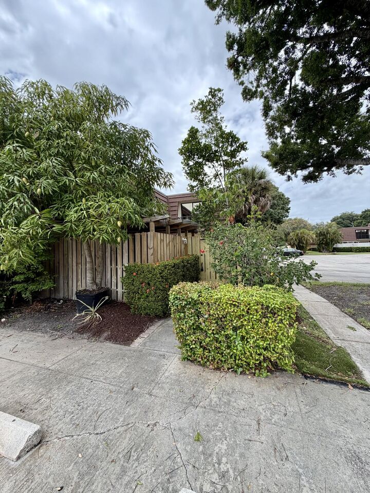 Property Photo:  2213 22nd Lane  FL 33418 