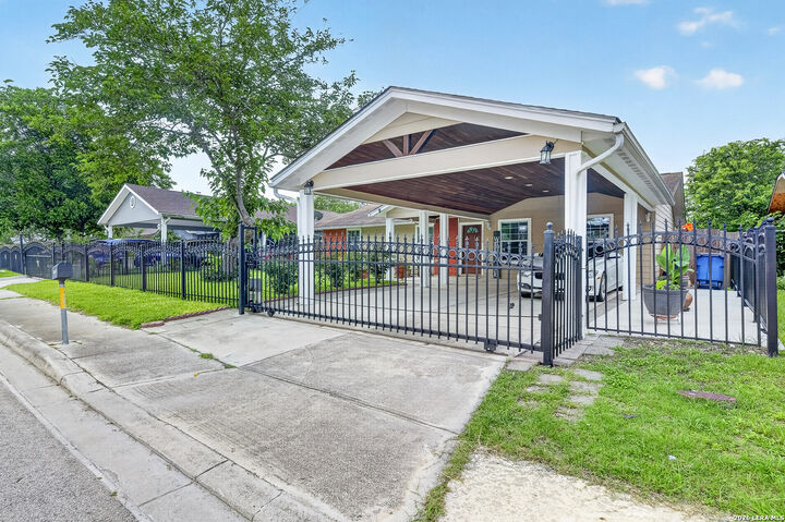 Property Photo:  7318 Glen Cross  TX 78239 