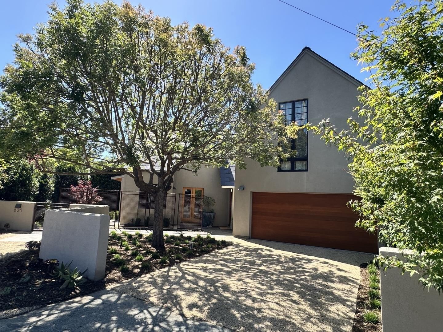 Property Photo:  825 Woodland Avenue  CA 94025 