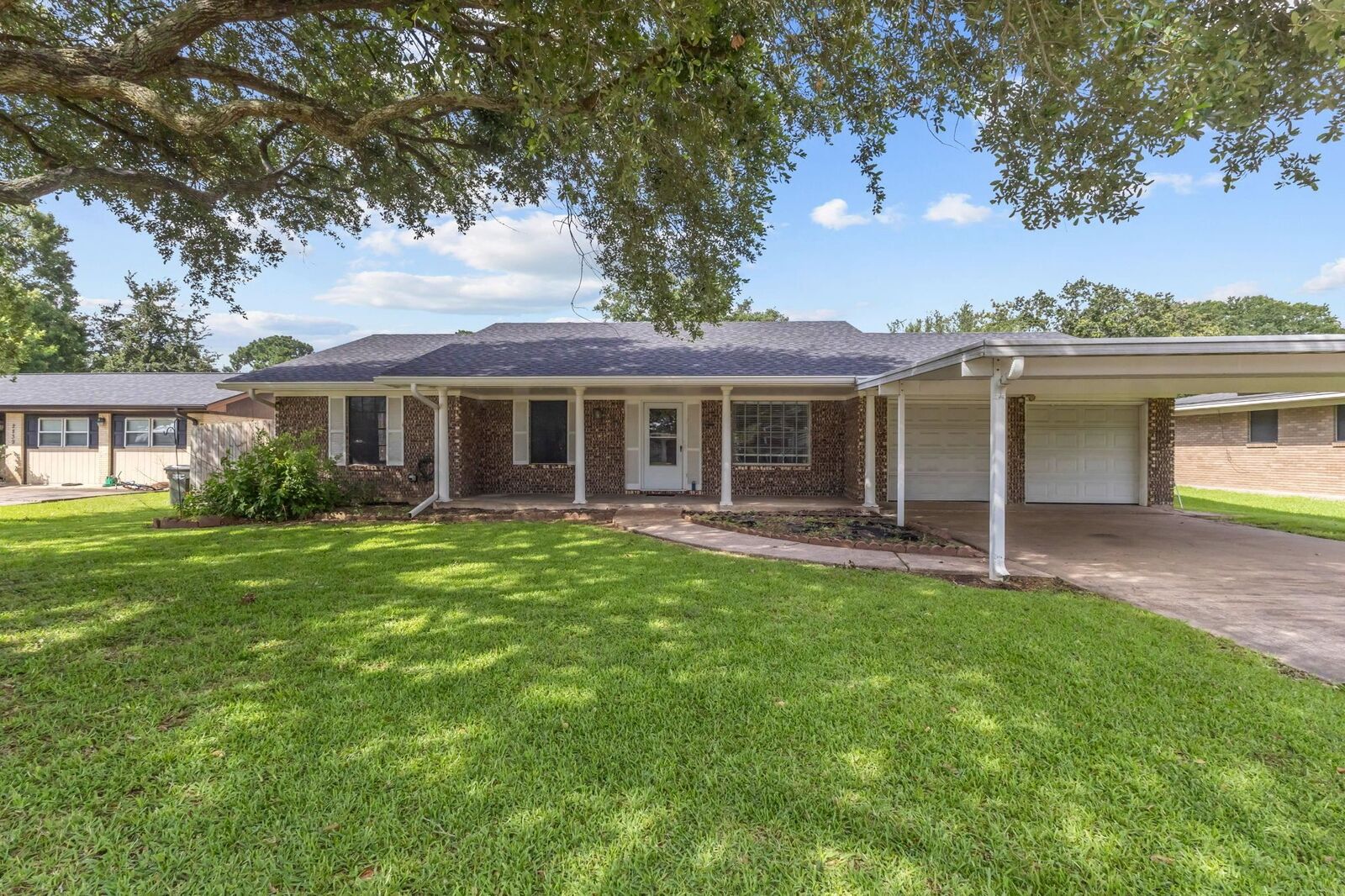 Property Photo: 2901 Beldon TX 77642