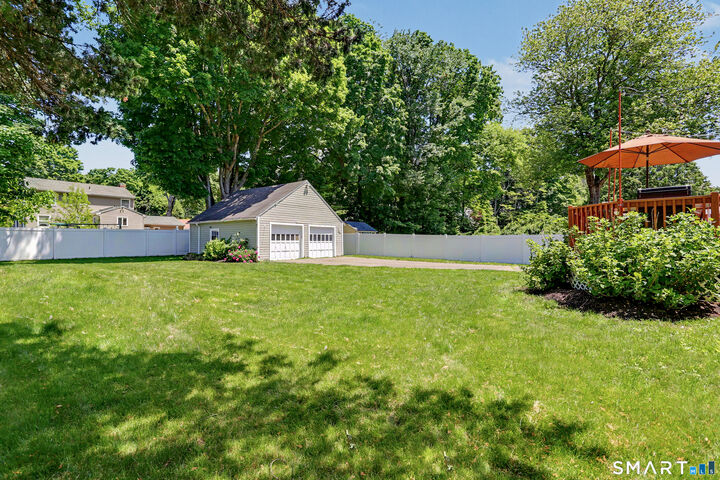 Property Photo:  23 Brewster Place  CT 06611 