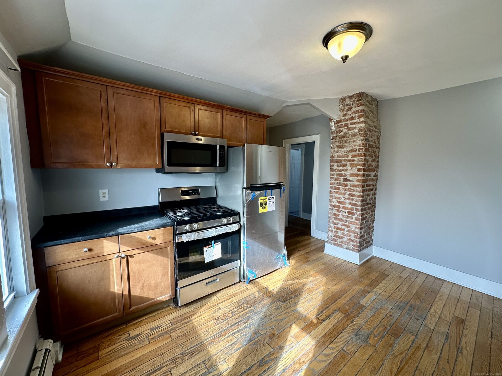 Property Photo:  2683 Fairfield Avenue 3rd Fl  CT 06605 