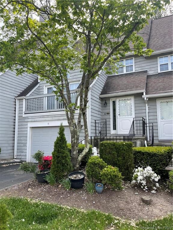 Property Photo:  16 Hawley Glen 16  CT 06614 