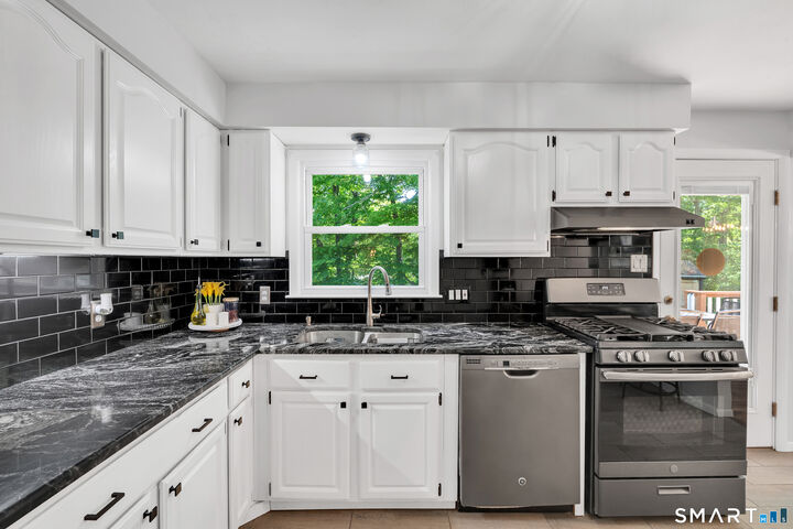Property Photo:  17 Briarwood Lane  CT 06405 