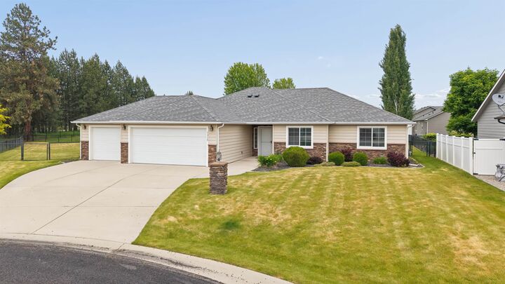 Property Photo:  1315 E Cascade Ct  WA 99006 