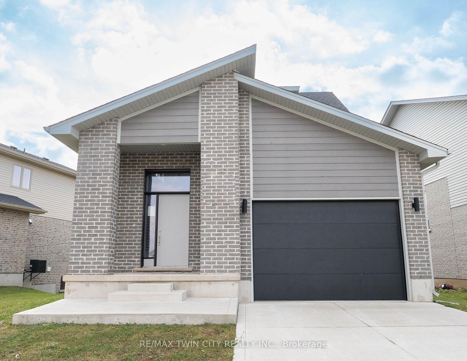 Property Photo: 2084 Evans Boulevard ON N6M 0J6