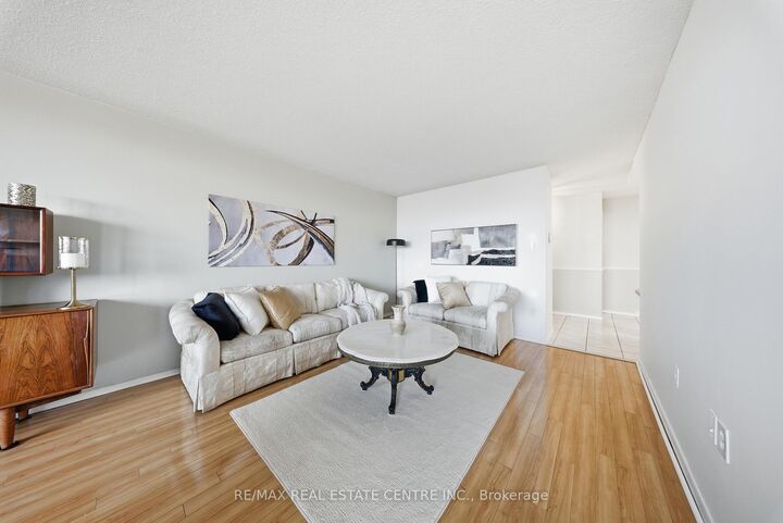 Property Photo: 2055 Upper Middle Road 602 ON L7P 3P4