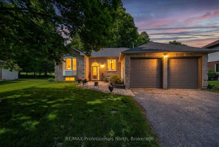 48 Fairway Crescent — photo 1