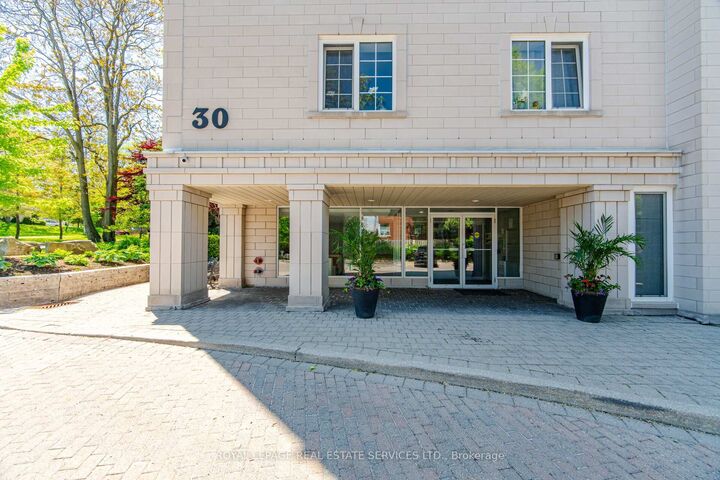 Property Photo:  30 Anglesey Boulevard Ph403  ON M9A 3B5 