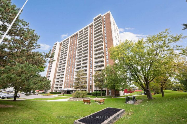 Property Photo: 4 Kings Cross Road 1511 ON L6T 3X8