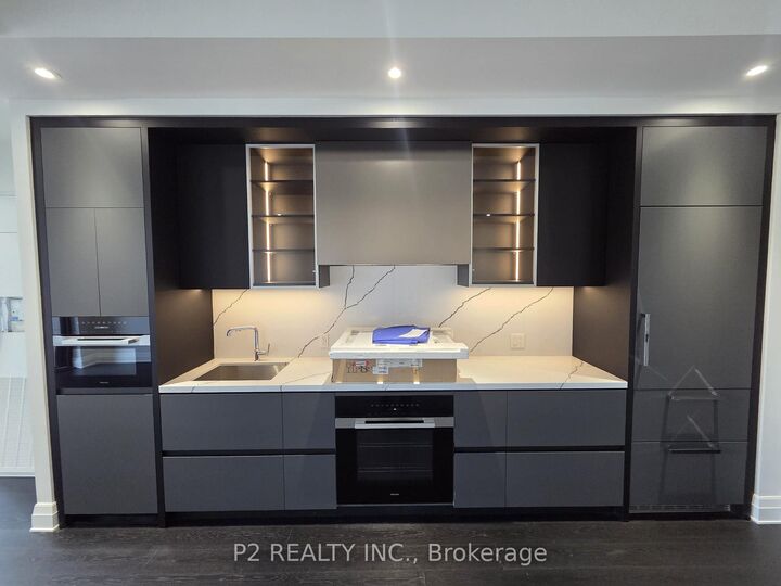 Property Photo: 2 Forest Hill Road 406 ON M4V 2L3