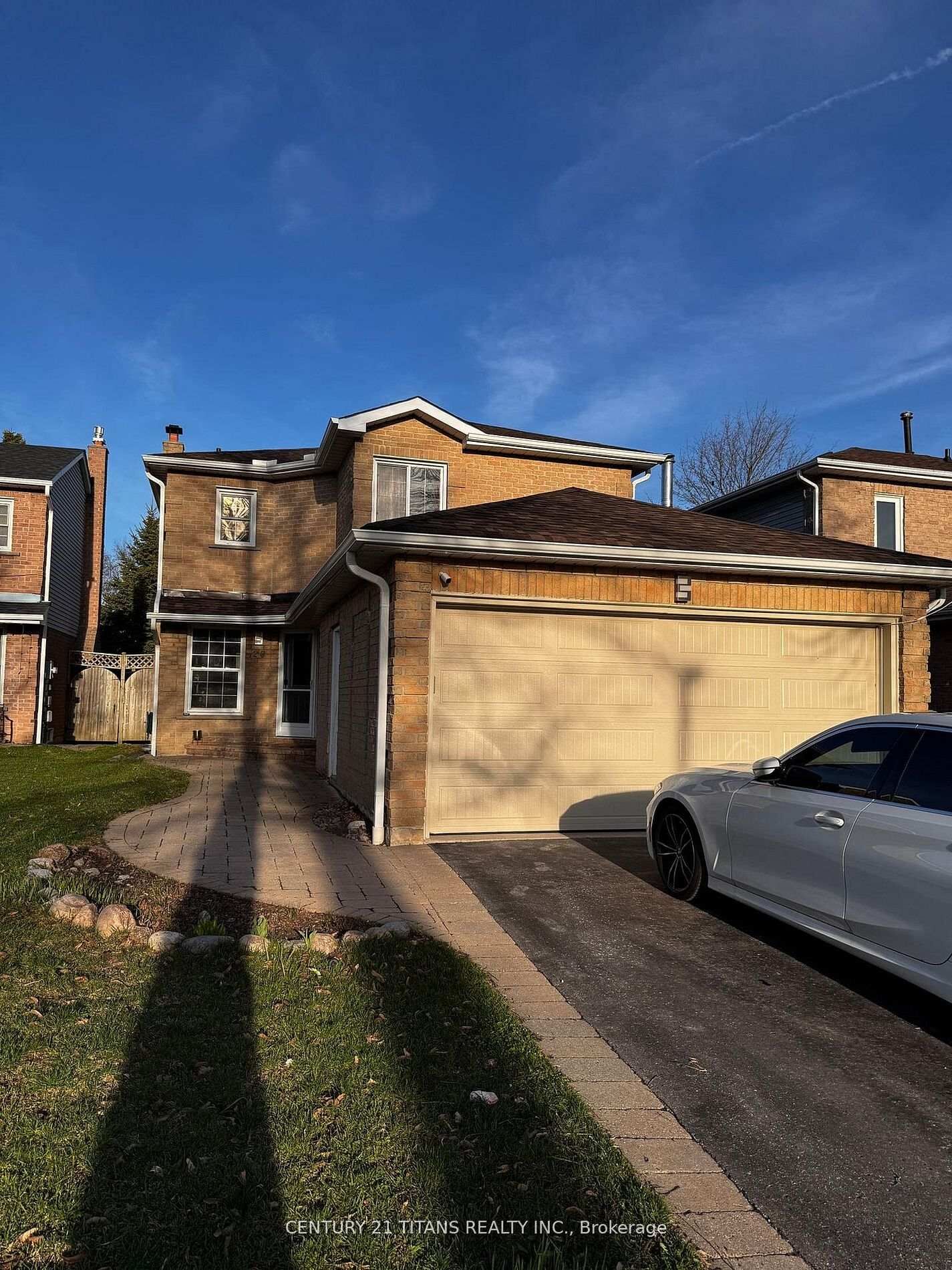 Property Photo: 20 Hemingford Place ON L1R 1G1
