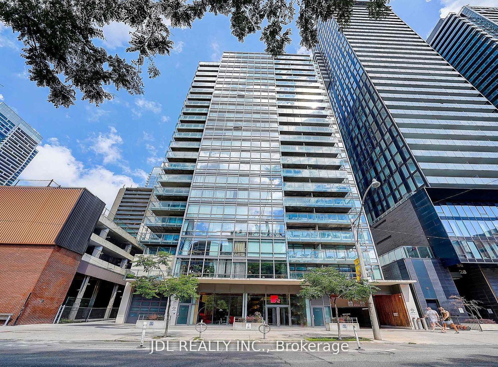 Property Photo: 22 Wellesley Street E 2105 ON M4Y 1G3