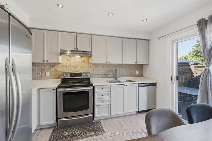 Photo de la propriété:  8 Caruso Drive  ON L6Y 5B1 