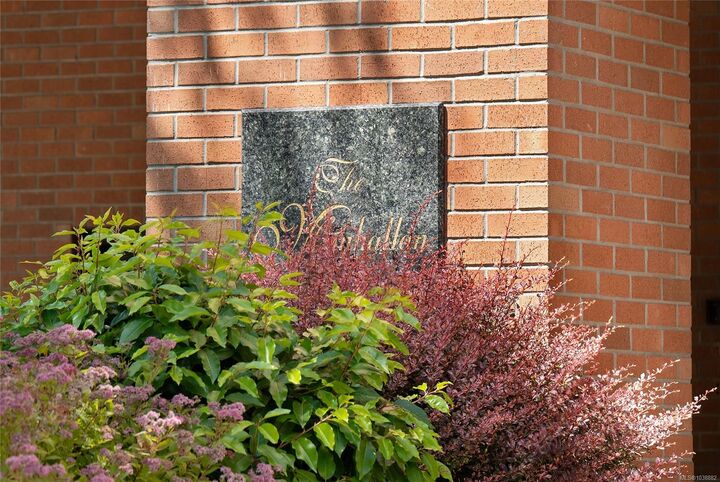 Property Photo:  930 Yates St #402  BC V8V 4Z3 