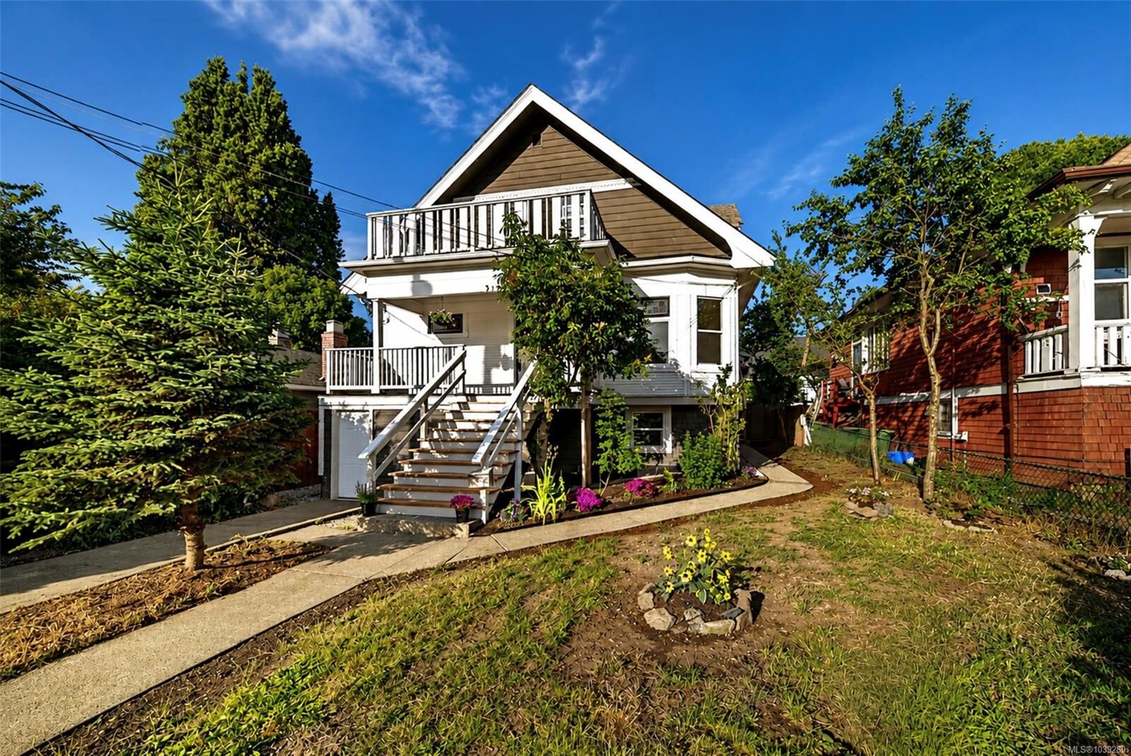 Property Photo:  3109 Glasgow St  BC V8X 1L8 