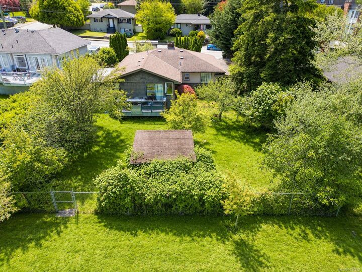 1736 Cedar Hill Cross Rd — photo 1
