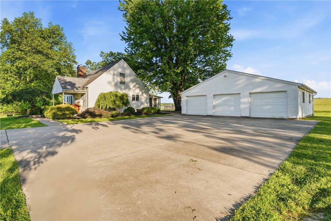Property Photo:  306 Drake Rd  PA 16137 