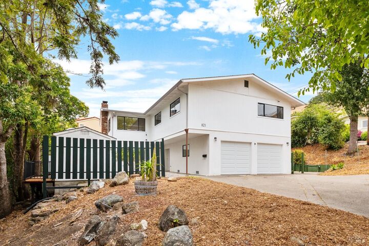 Property Photo:  821 Las Colindas Road  CA 94903 