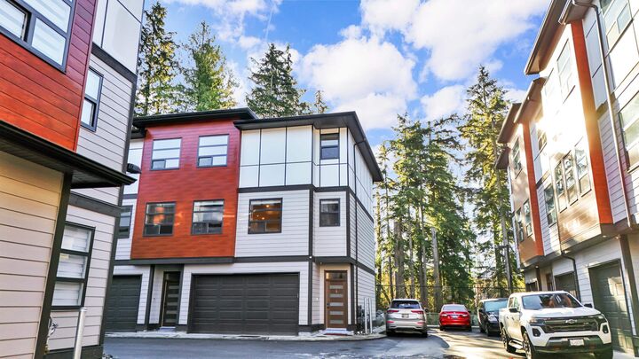 Property Photo: 32970 Tunbridge Avenue 4 BC V2V 0J9
