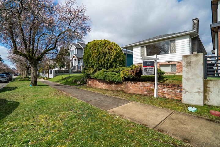 Property Photo: 437 E 55th Avenue BC V5X 1N3