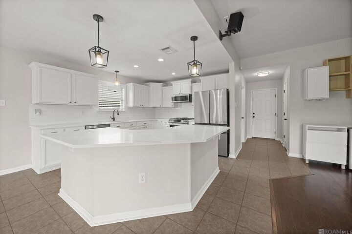 Property Photo: 14380 Summerset Dr LA 70737