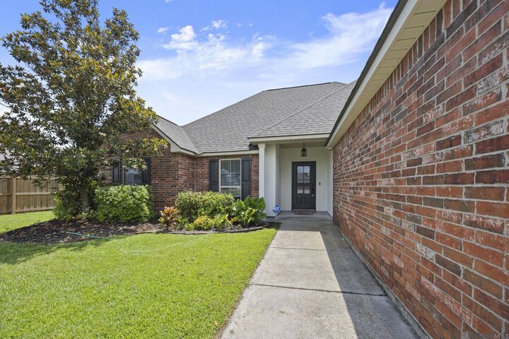 Property Photo:  14380 Summerset Dr  LA 70737 