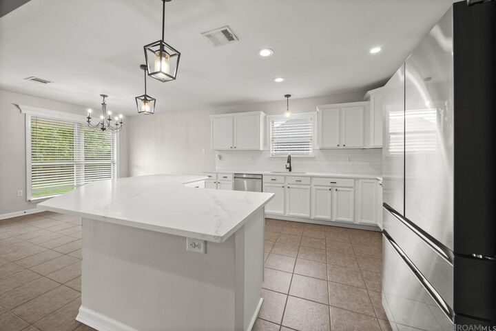 Property Photo: 14380 Summerset Dr LA 70737