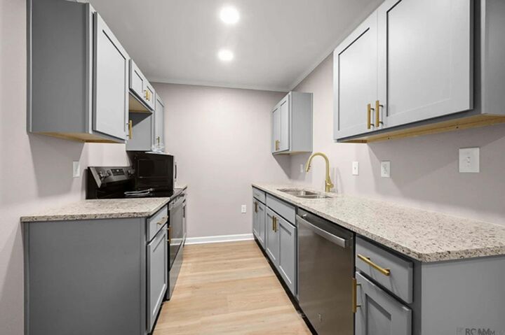 Property Photo: 10011 Avenue B LA 70807