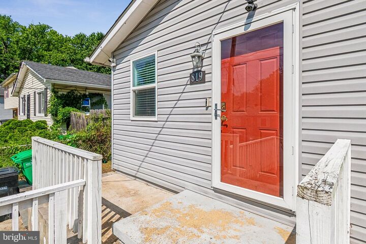 Property Photo:  819 Clovis Avenue  MD 20743 