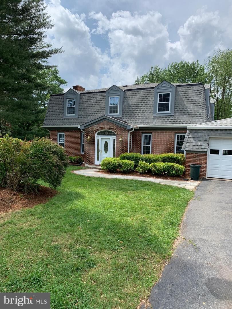 Property Photo:  1614 Charnita Court  VA 22182 