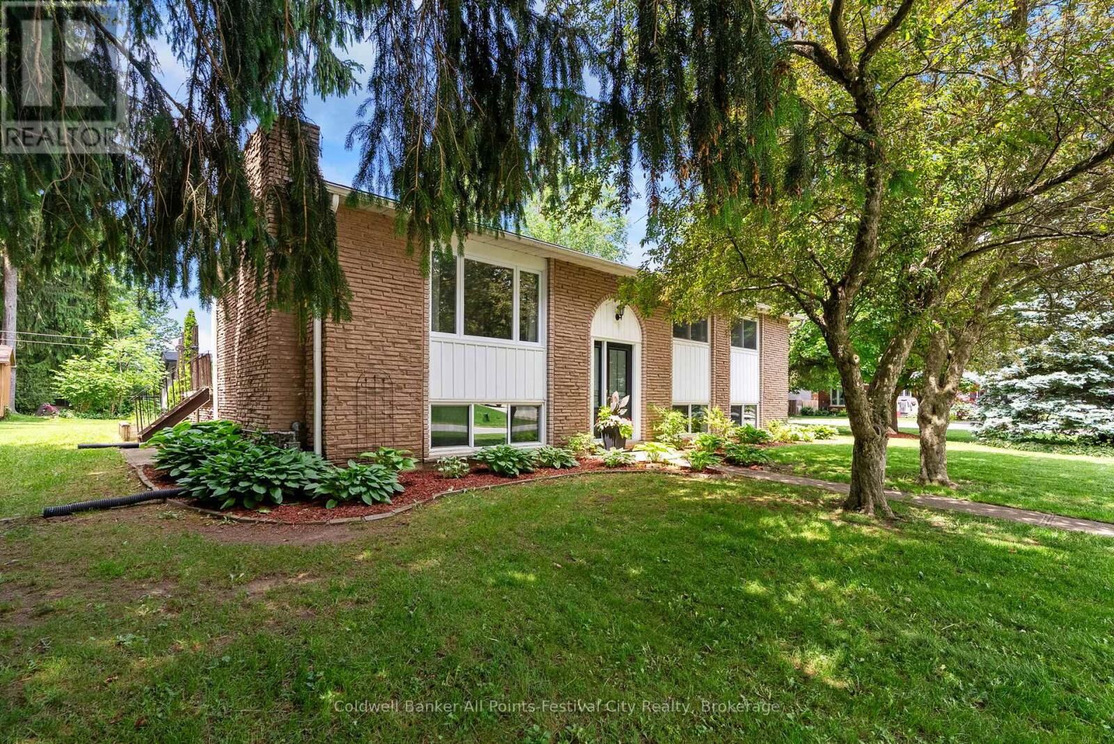 Property Photo: 398 Townsend Street ON N0M 1L0