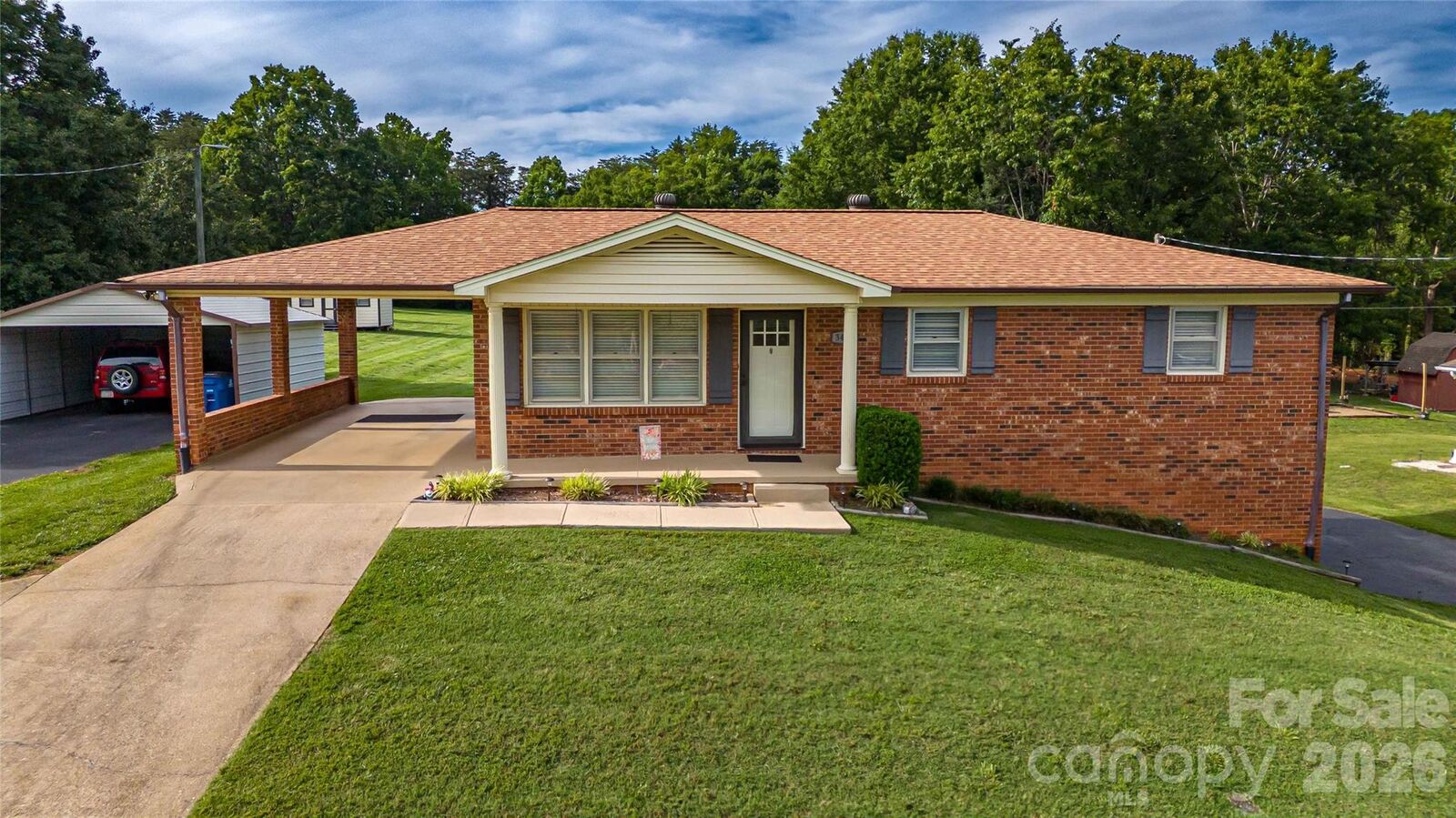 Property Photo: 3461 Greentree Acres Road NC 28690