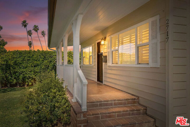 Property Photo:  2717 W Avenue 30  CA 90065 
