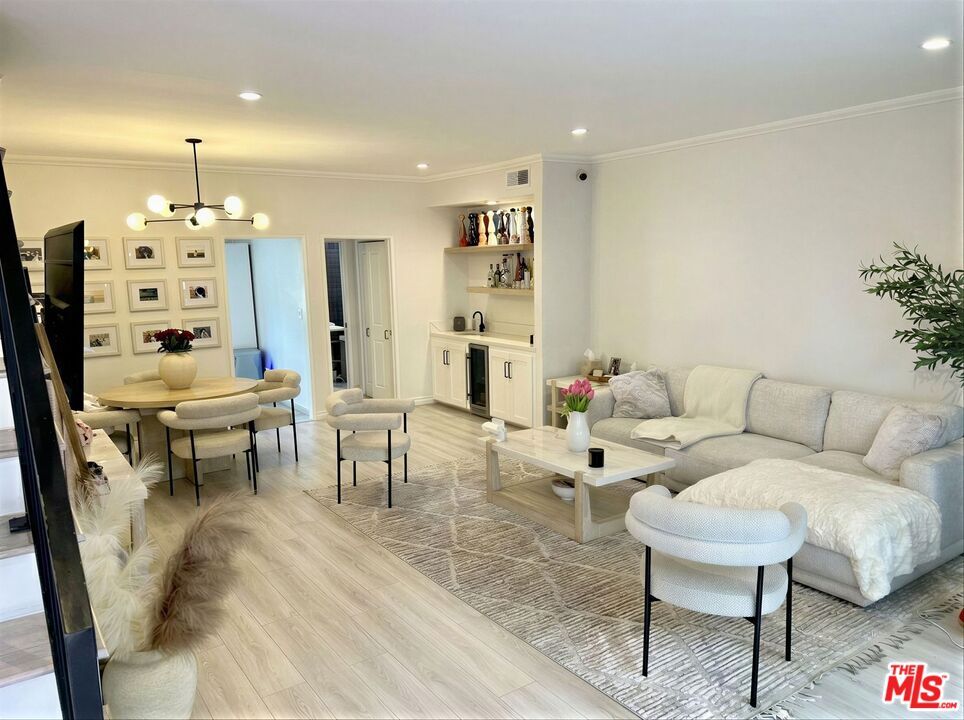 Property Photo:  5139 Balboa Blvd  CA 91316 