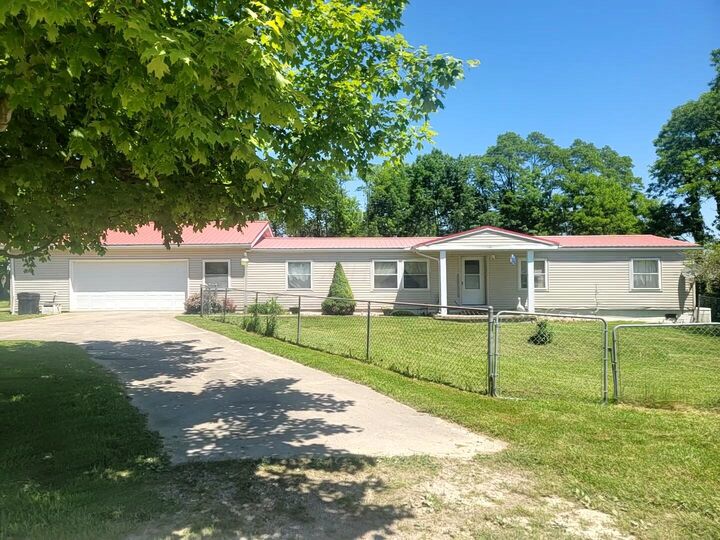Property Photo: 8027 Township Road 83 OH 44813