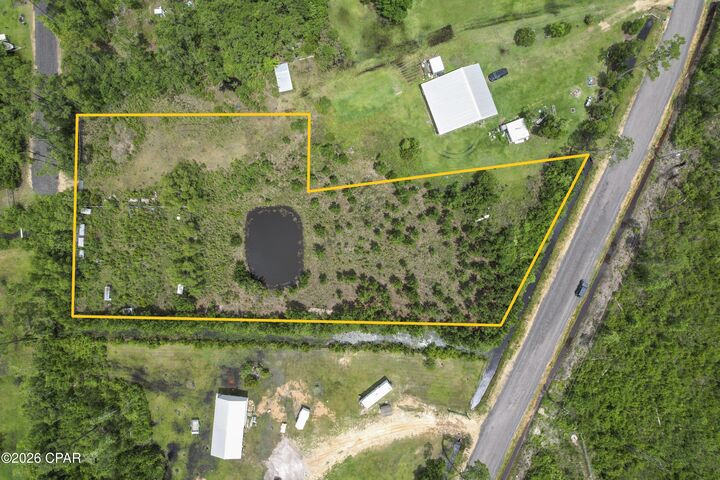 Property Photo: 304 Chestnut Way FL 32404