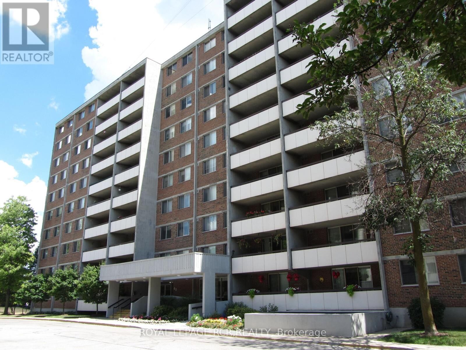 Property Photo:  40 William Roe Boulevard 1011  ON L3Y 5N7 