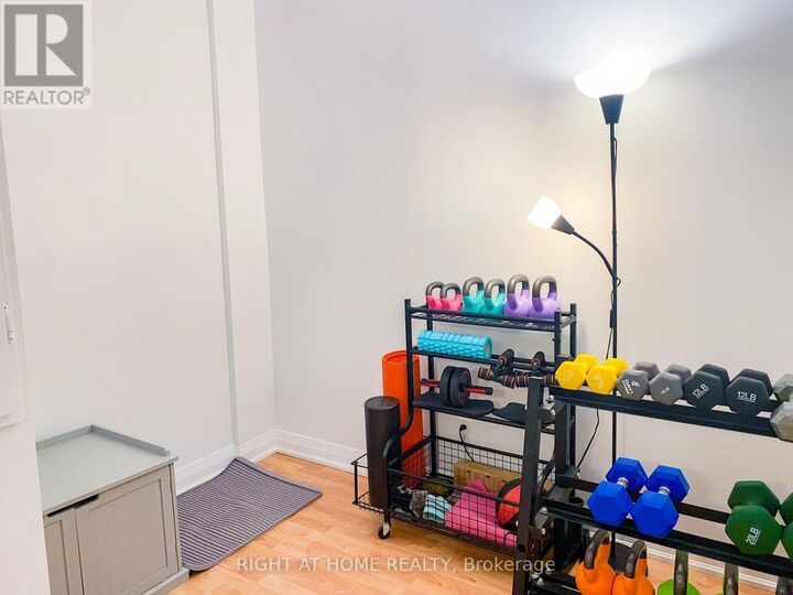 Property Photo:  35 Hunt Avenue 404  ON L4C 4H1 