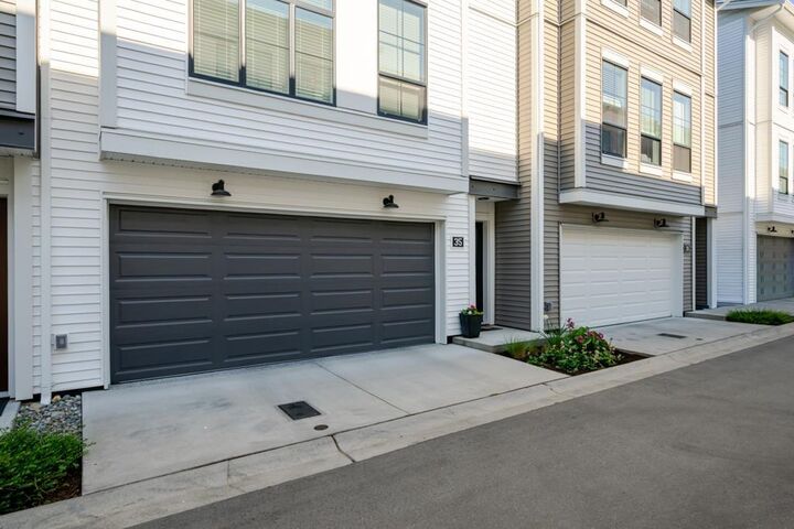 Property Photo:  2774 Montrose Avenue 35  BC V2S 0N4 